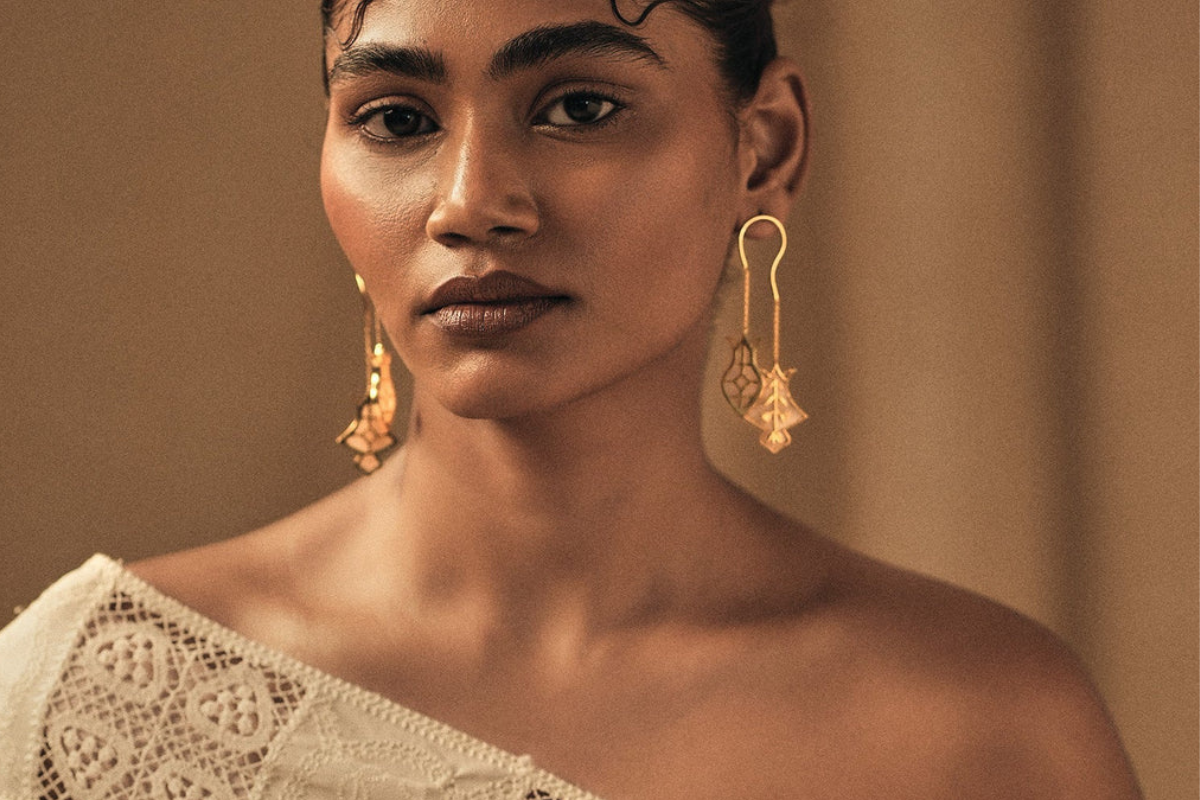 What Earrings to Wear with Evening Dresses and Gowns