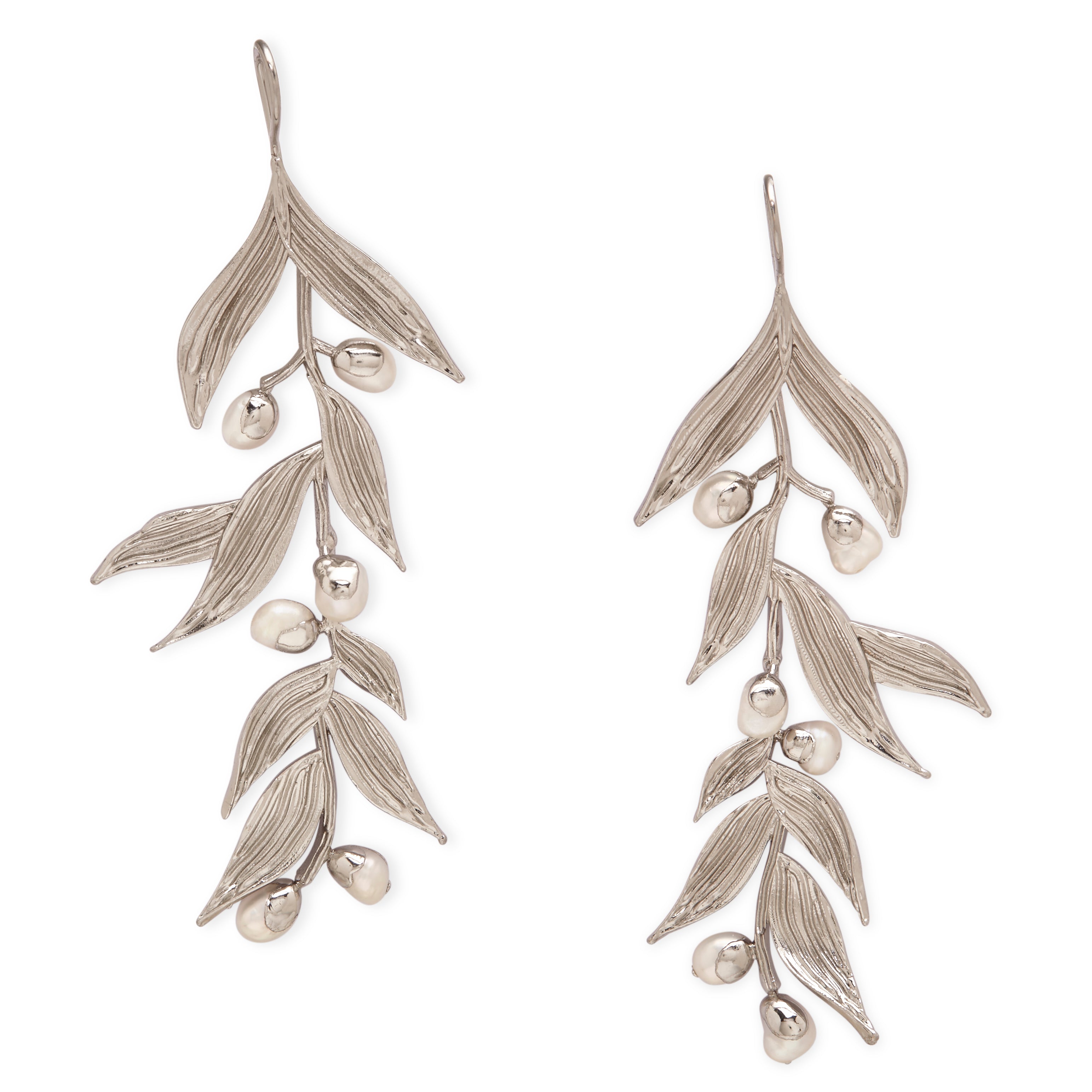  Isaro Chandelier Striking Earrings