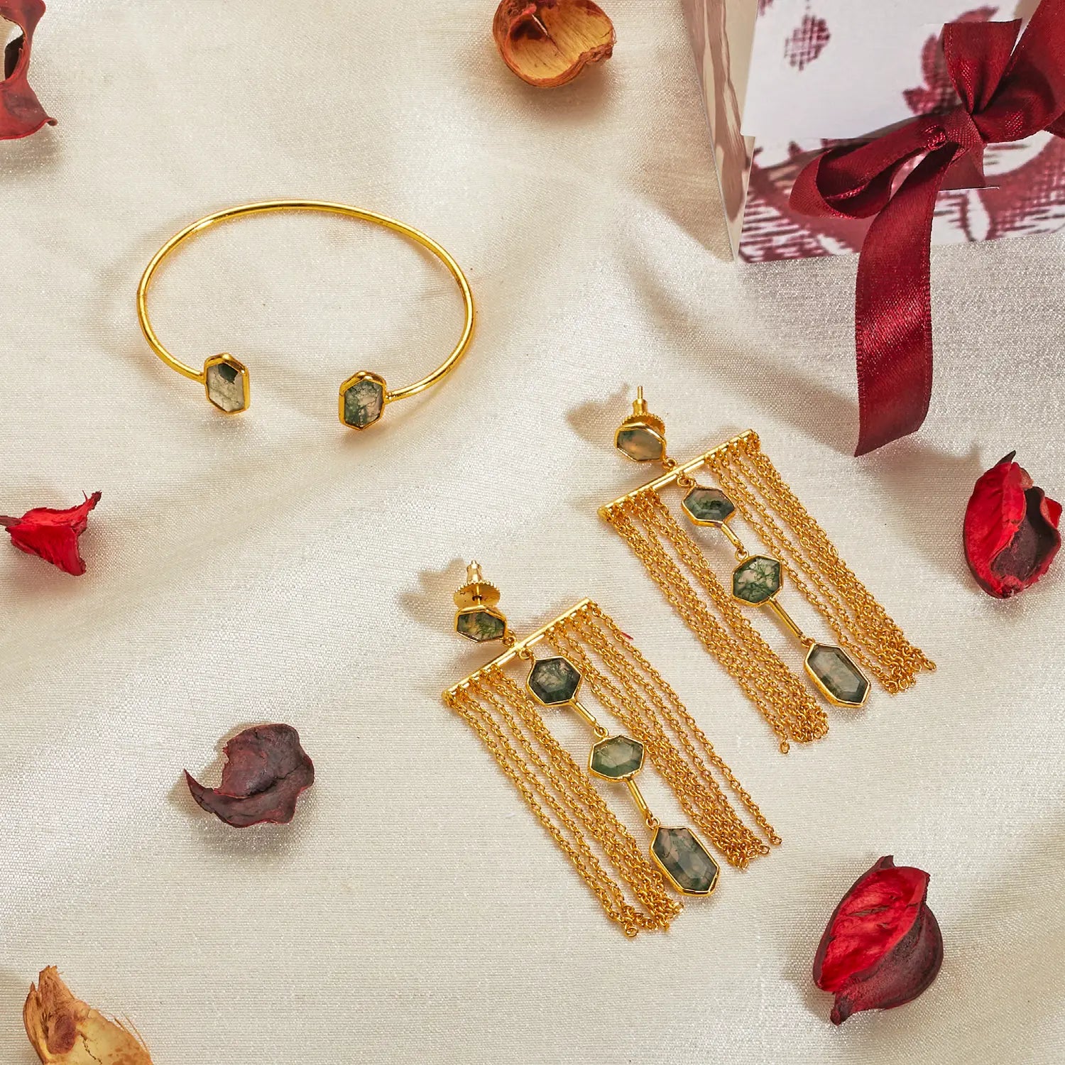 ZELENA CHANDELIERS GIFT BOX Dhwani Bansal Jewellery